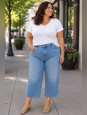 Ava & Viv Plus Size 20W Light Wash Wide Leg Cropped Jeans